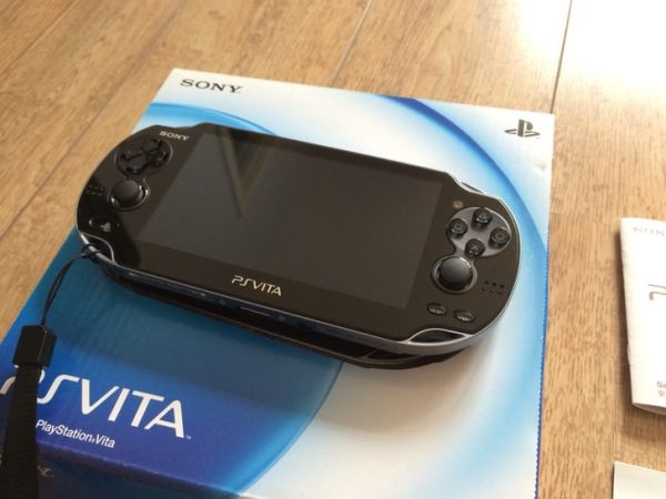 95成新的港版PSVITA 1000型 