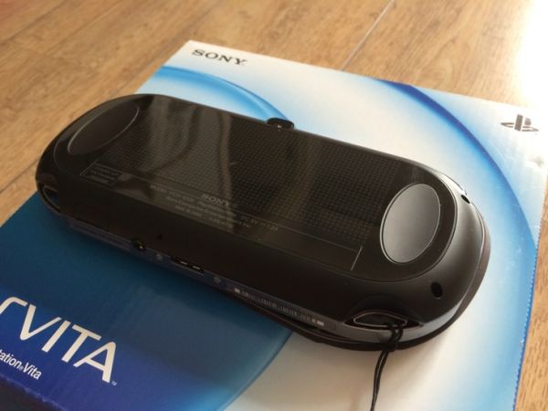 95成新的港版PSVITA 1000型 